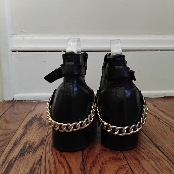 Steve Madden Ringo Black Leather Ankle Boots 8M Gold Chain Moto Biker Style - Picture 6 of 17